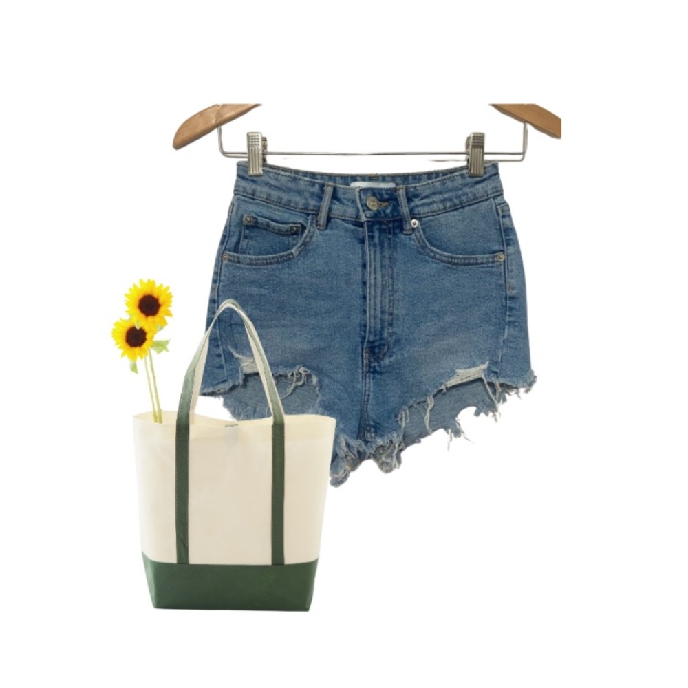 Zara EUC high waisted distressed cut off denim shorts size 0